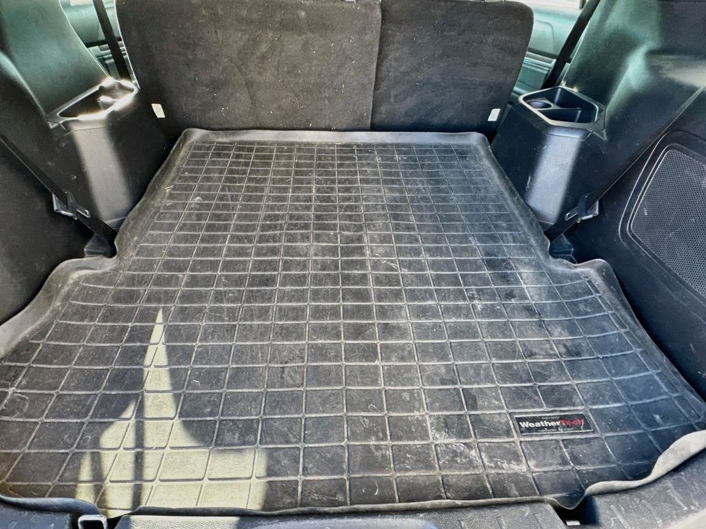 Used 2016  Ford Limited image 30