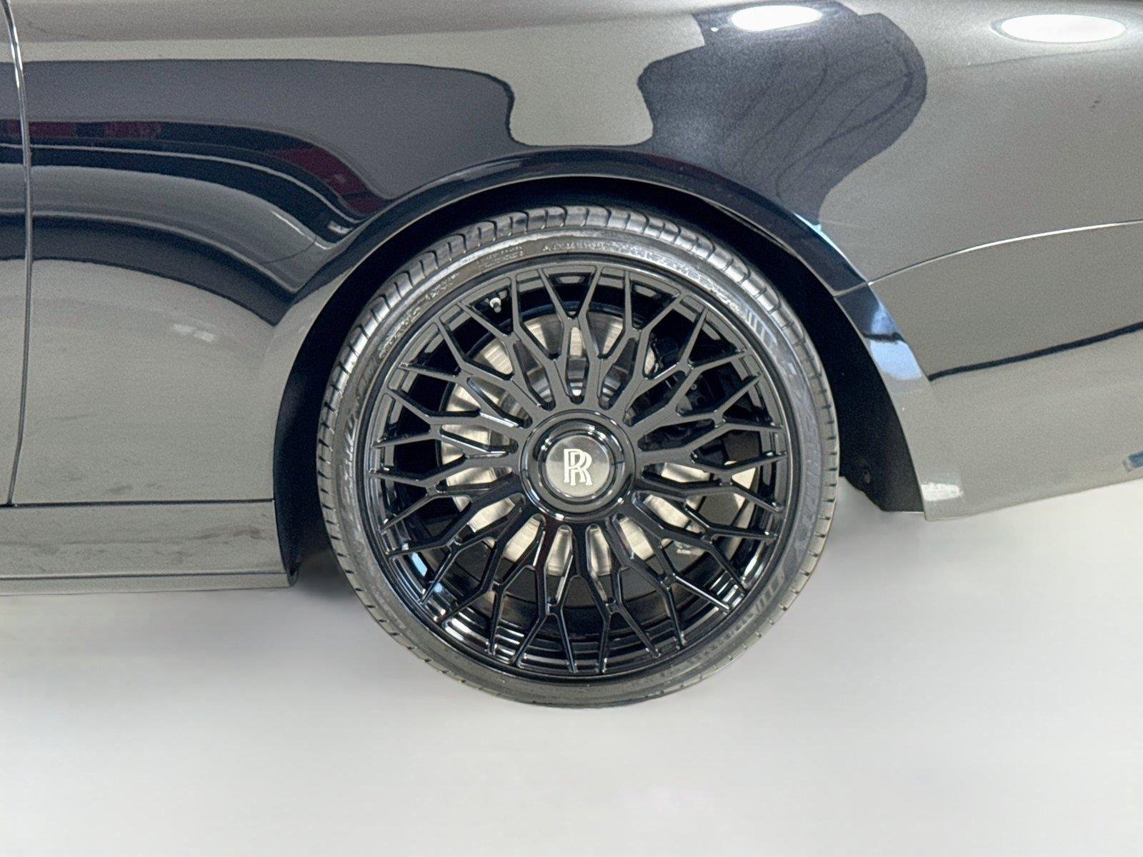 Used 2018 Obsidian Rolls-Royce  image 35