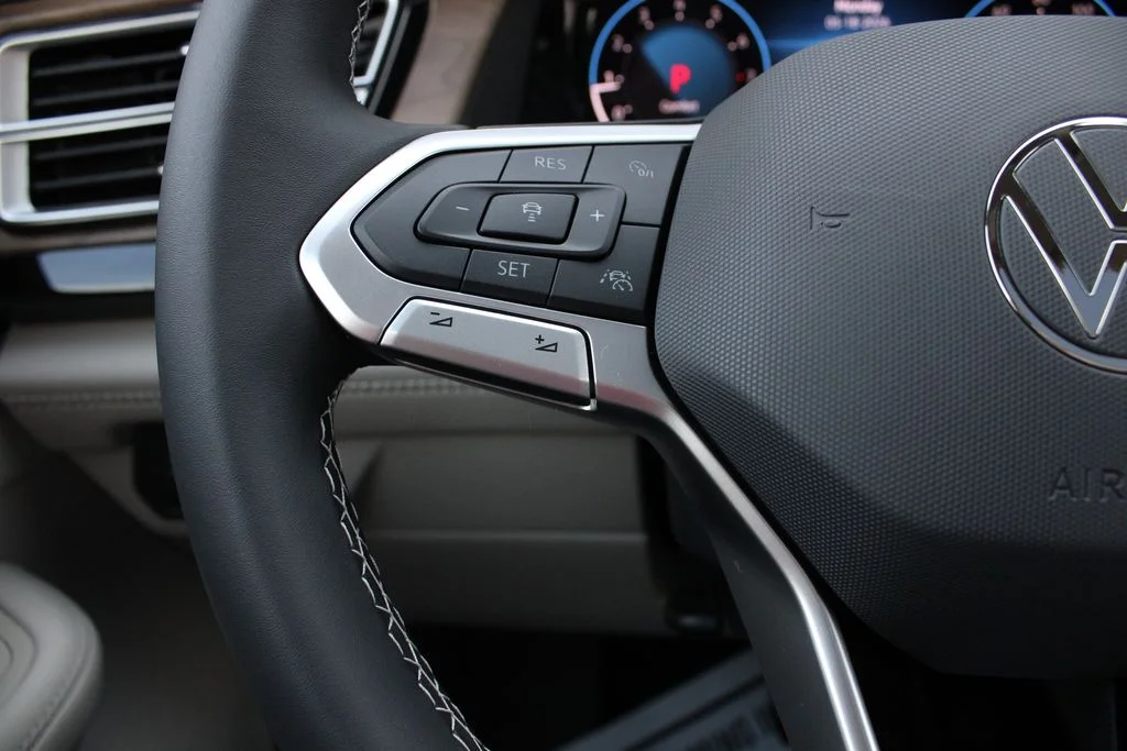 New 2026 Black Volkswagen 2.0T SE w/Technology image 13