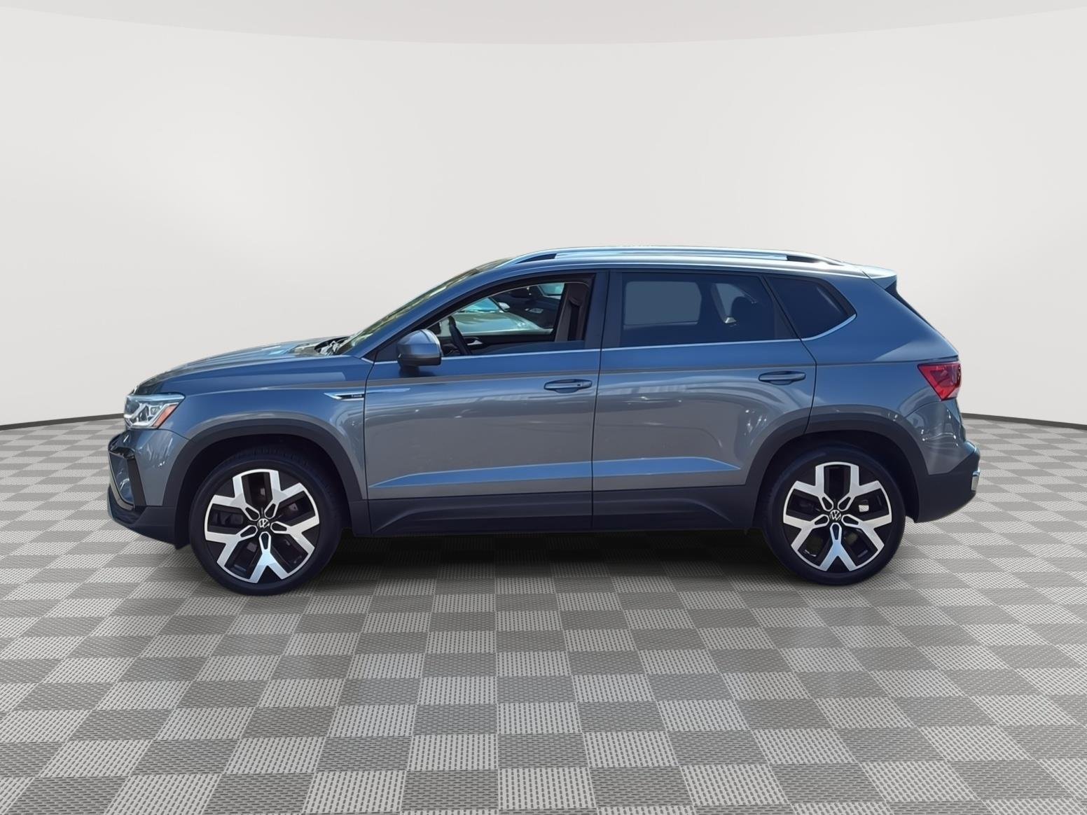 Used 2022 Platinum Gray Metallic Volkswagen SEL image 8