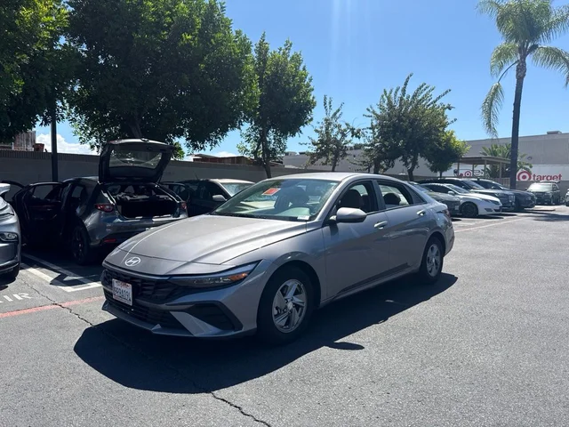 2025 Hyundai Elantra SE