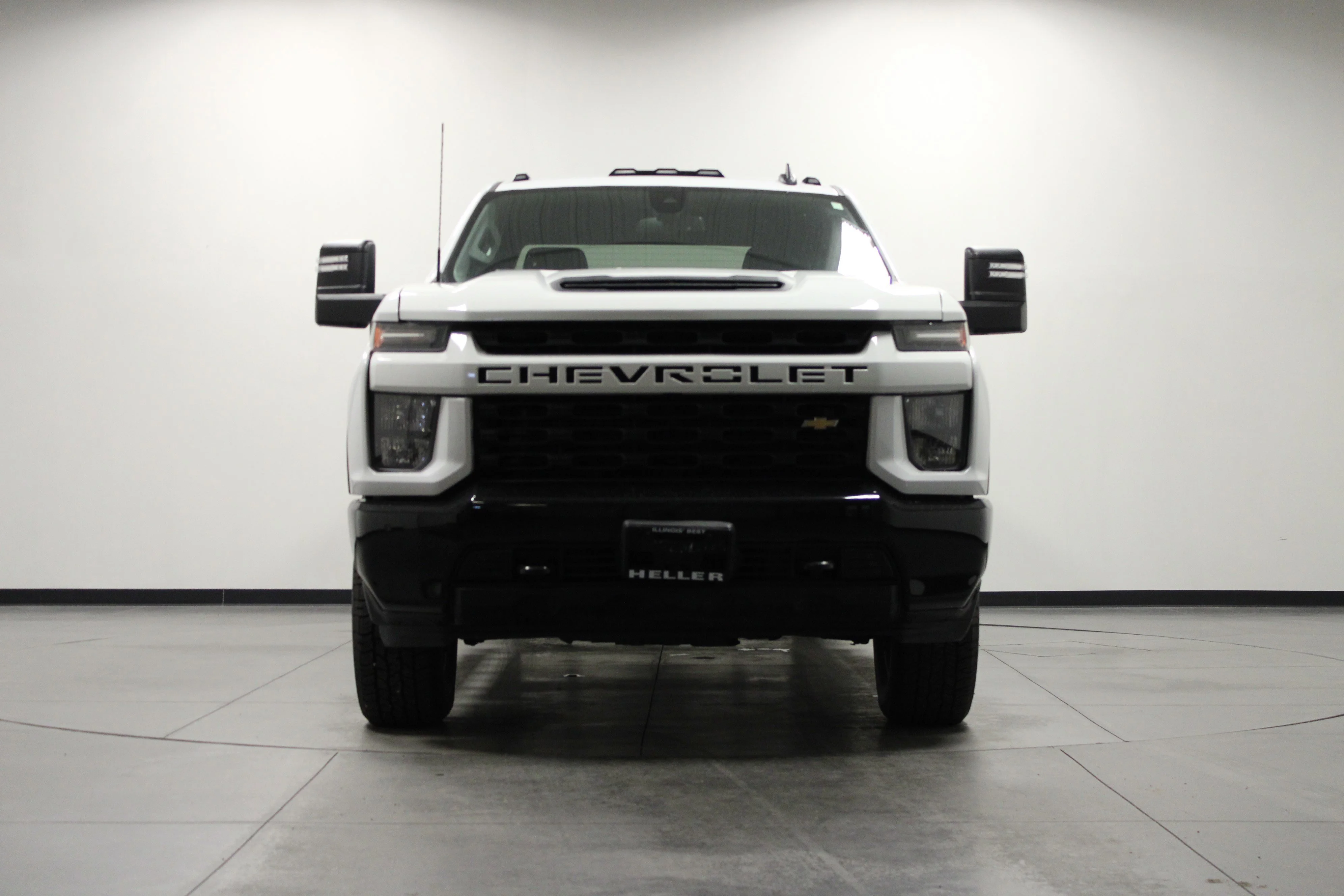 Used 2022 Summit White Chevrolet Custom image 9