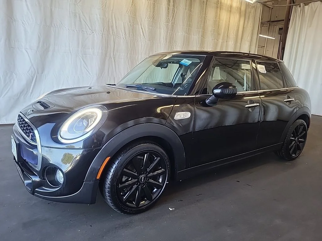 Used 2018 Black MINI Base image 4