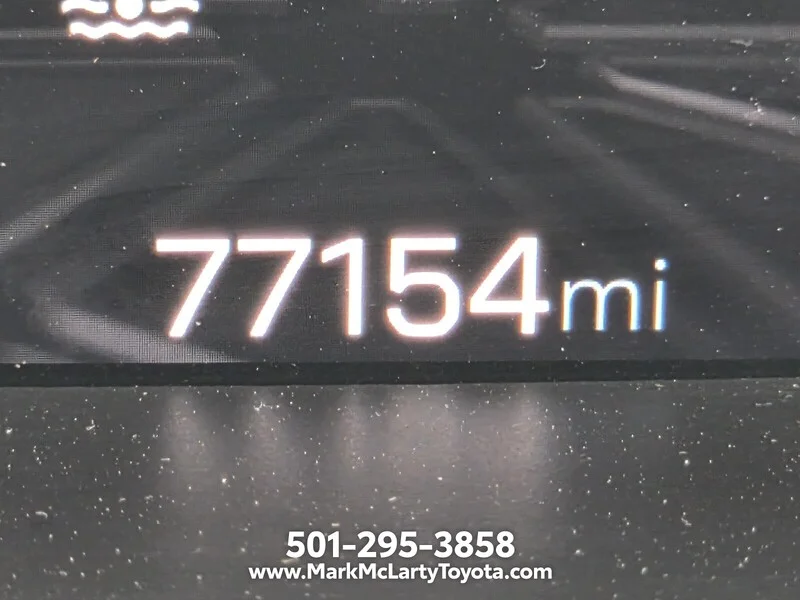 Used 2023 Summit White GMC 4WD Crew Cab AT4 image 24