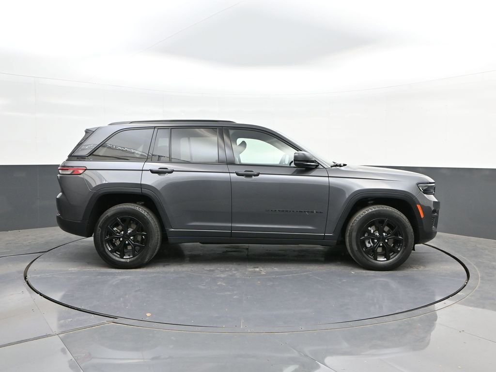Used 2024 Gray Jeep Altitude image 24