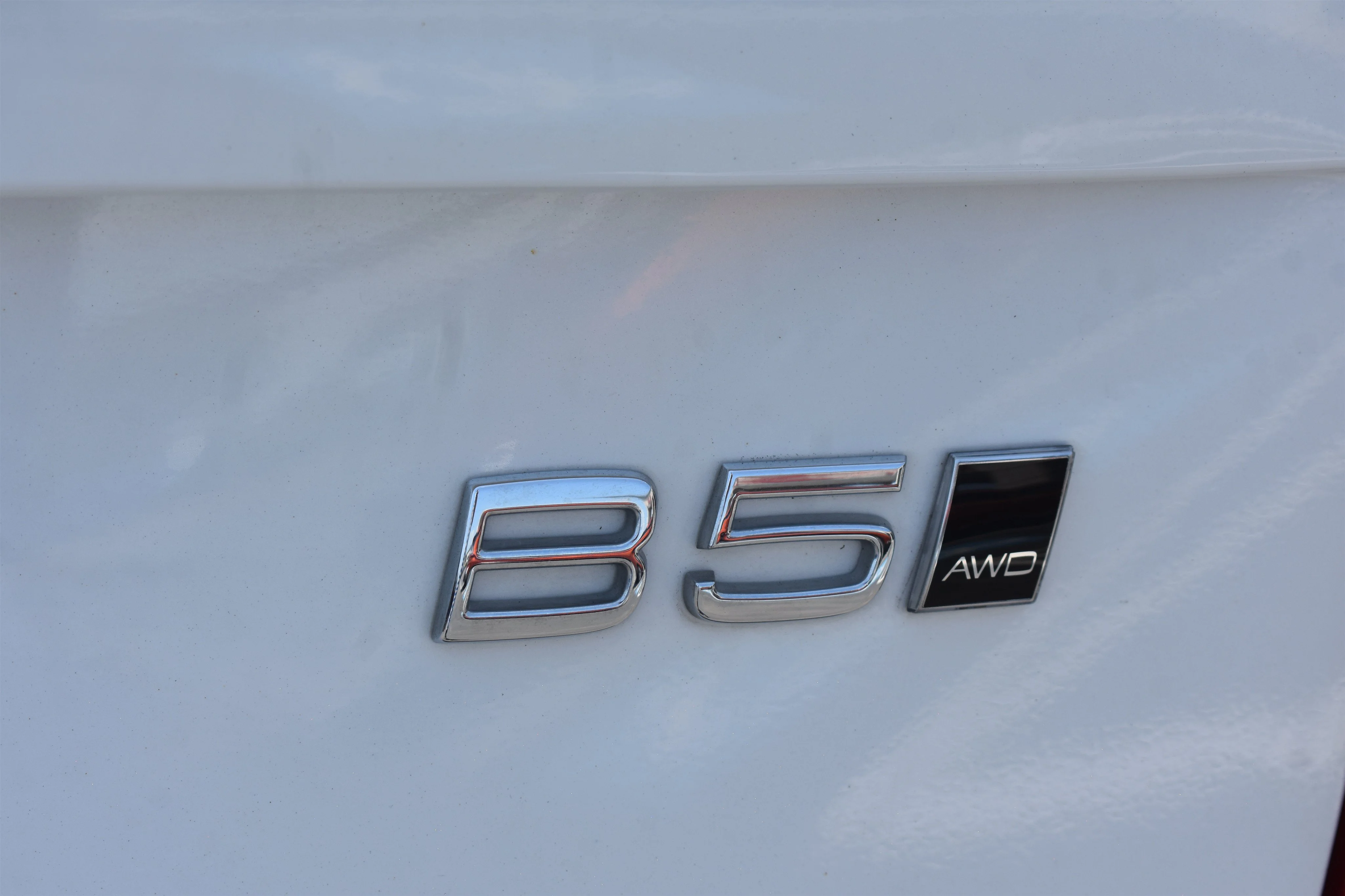 Used 2023 White Volvo Core image 8