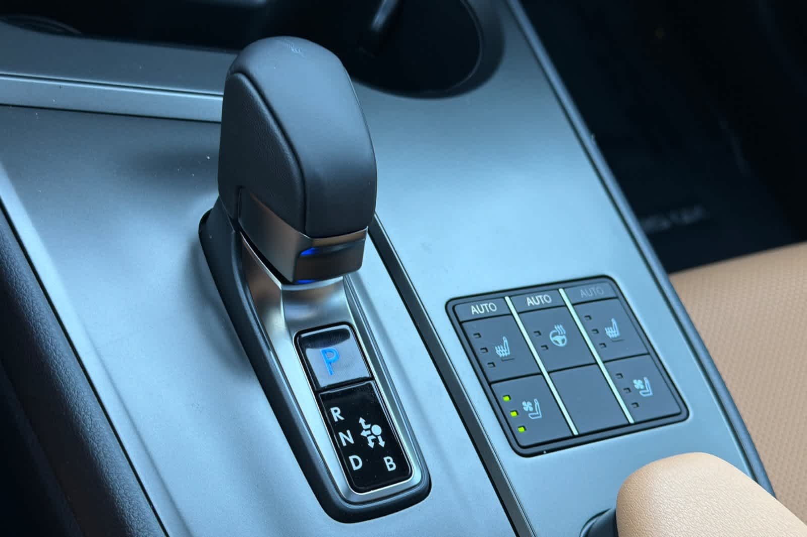 New 2026 Nori Green Pearl Lexus UX 300h PREMIUM AWD image 23