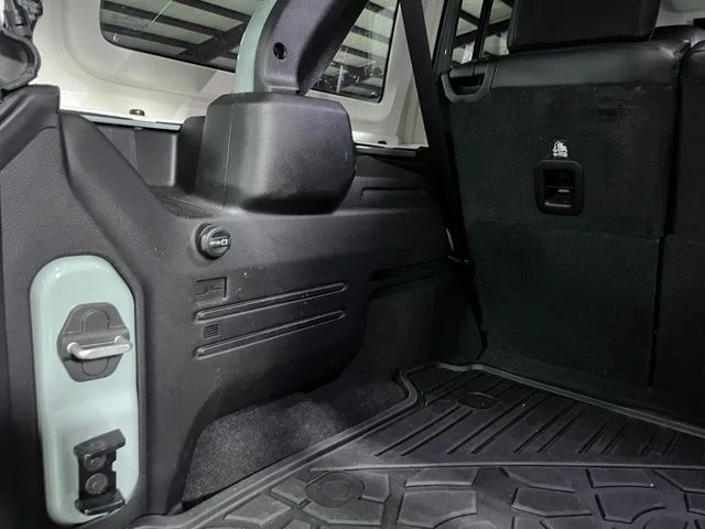Used 2024 Gray Jeep Sahara image 5