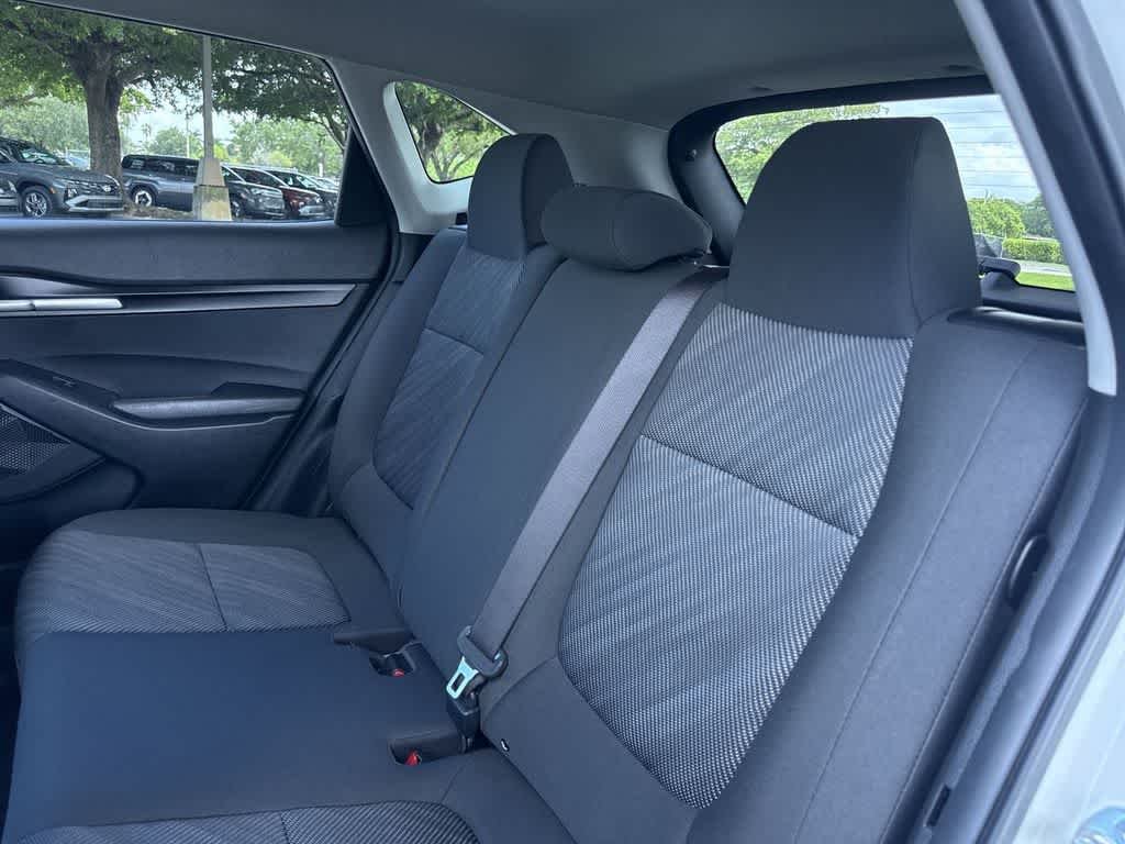 Used 2024 Snow White Pearl Kia LX image 22