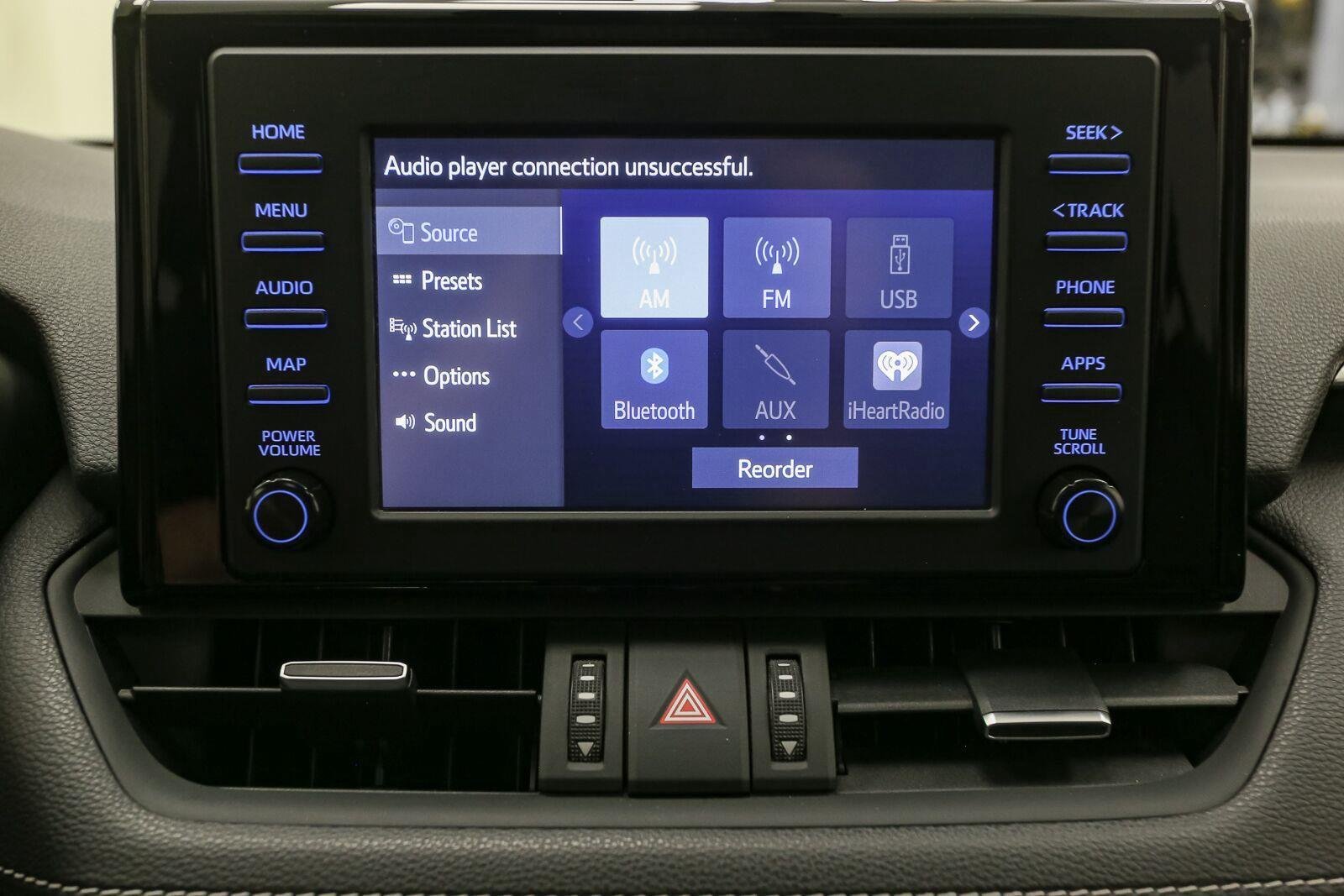 Used 2019 Super White Toyota XLE Premium image 27