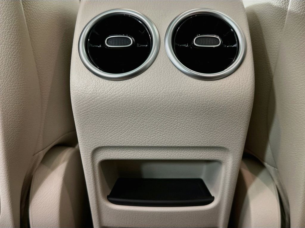 New 2026 Polar White Mercedes-Benz GLA 250 image 26
