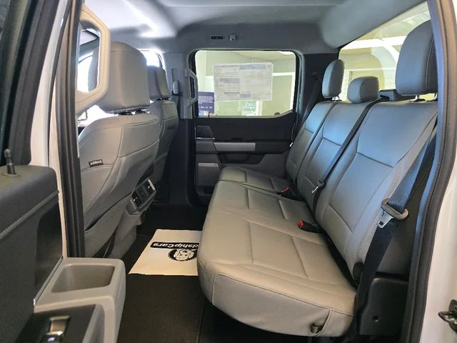 2025 Ford F-150 Lightning Flash - Photo 9