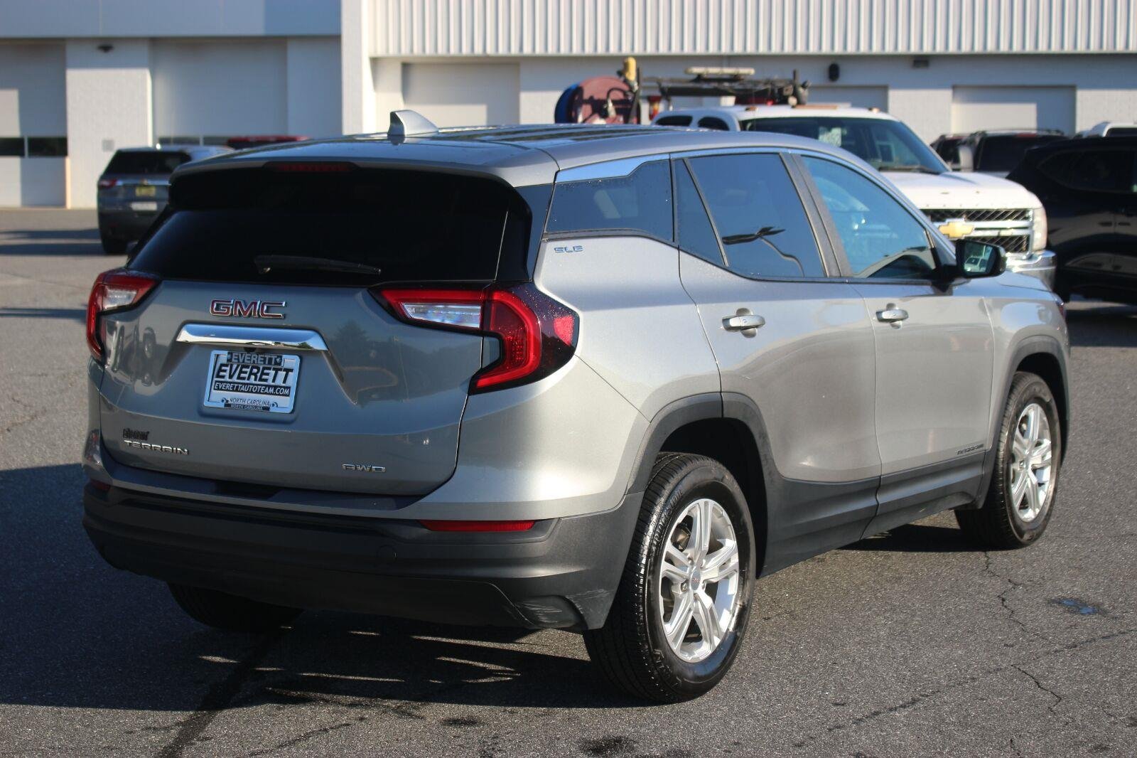 Used 2024 Sterling Metallic GMC SLE image 7