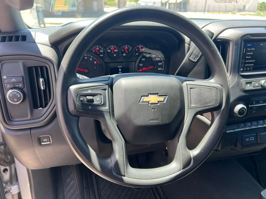 Used 2022 Silver Ice Metallic Chevrolet Custom image 12