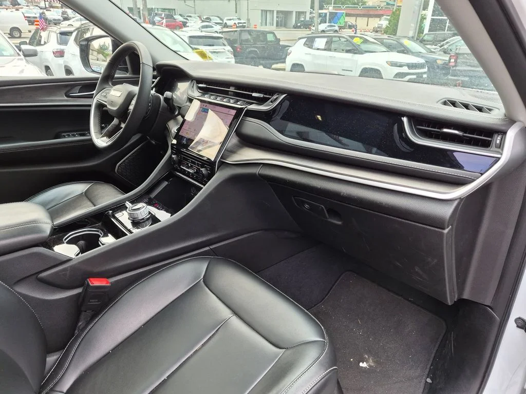 Used 2023 White Jeep 4xe image 31
