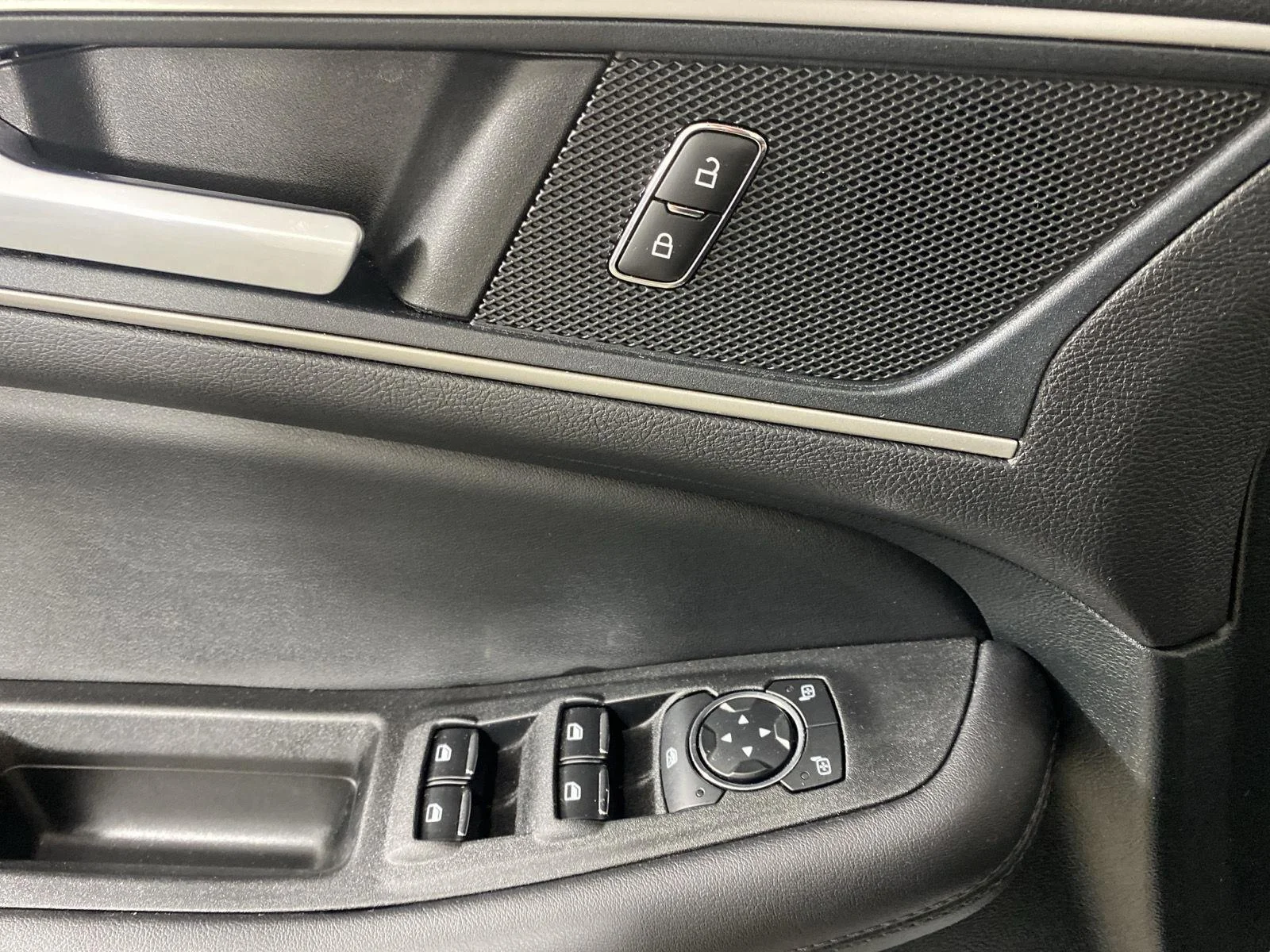 Used 2024 Iconic Silver Ford SEL image 15