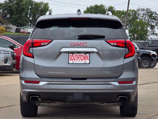 Used 2018 Satin Steel Metallic GMC Denali image 6