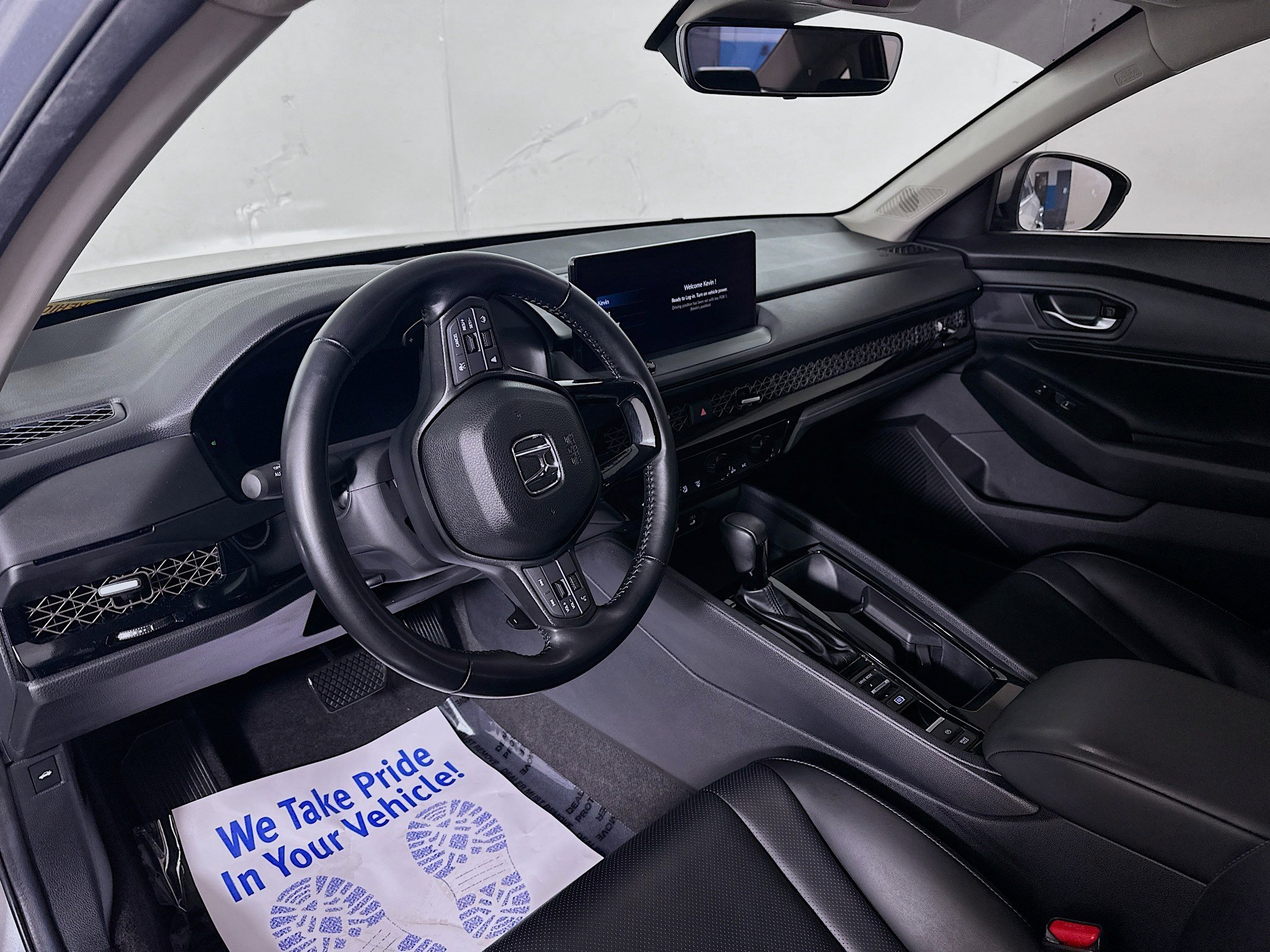 Used 2024 Solar Silver Metallic Honda EX-L image 12