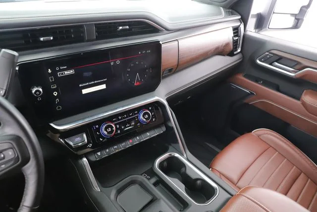 Used 2025 White GMC Denali Ultimate image 30