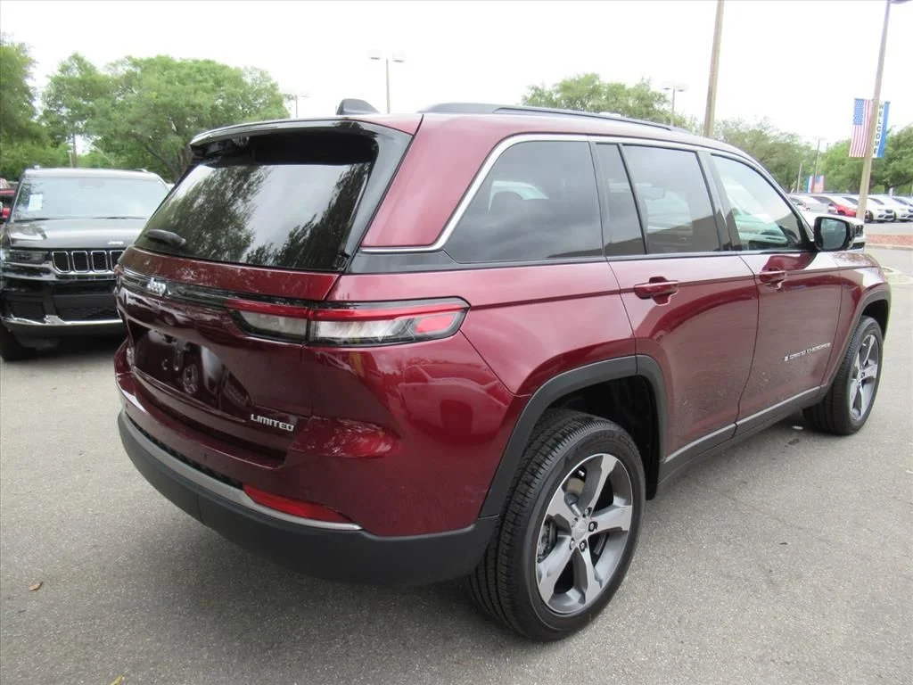 New 2026 Velvet Red Pearl-Coat Exterior Paint Jeep Limited image 6