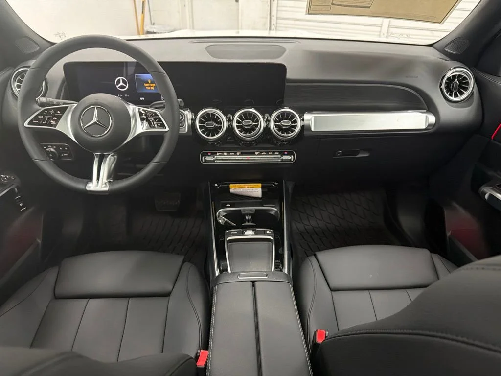 New 2026 White Mercedes-Benz GLB 250 image 22