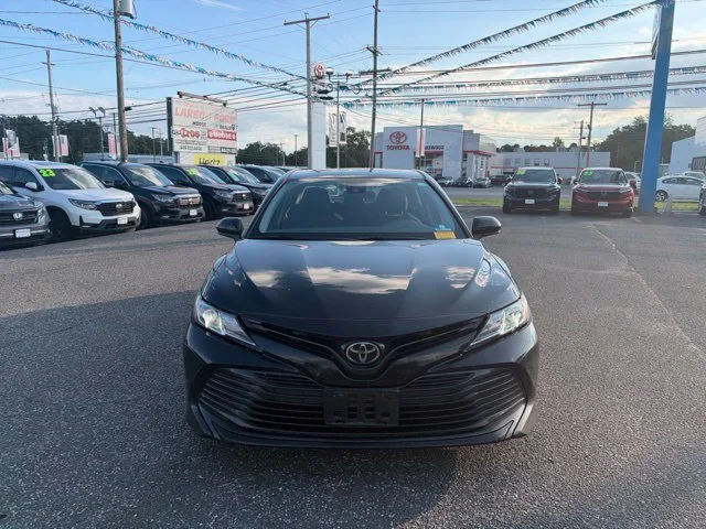 Used 2018 Midnight Black Metallic Toyota L image 3