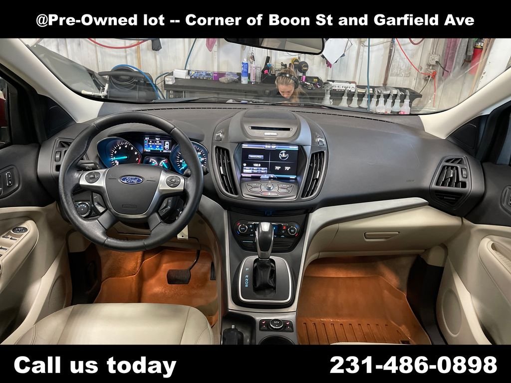Used 2014 Orange Ford SE image 18