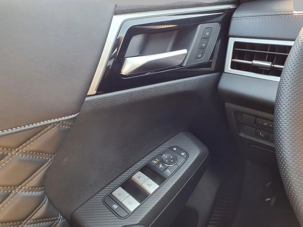 New 2026 Gray Nissan Platinum image 18