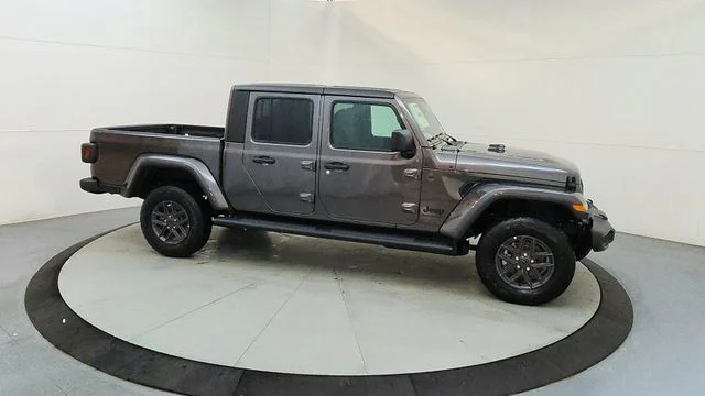 New 2026 Granite Crystal Metallic Clear-Coat Exterior Paint Jeep Sport S image 13