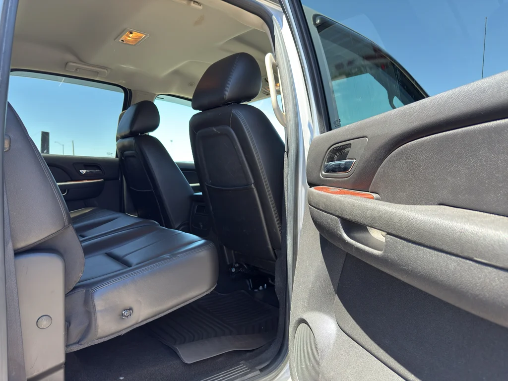 Used 2010 SHEER SILVER METALLIC Chevrolet LTZ image 12