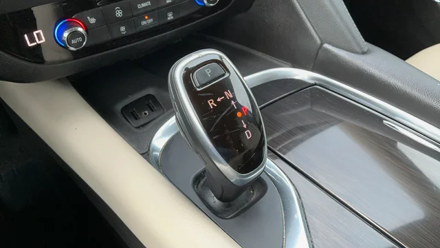 Used 2018 White Buick Essence image 18