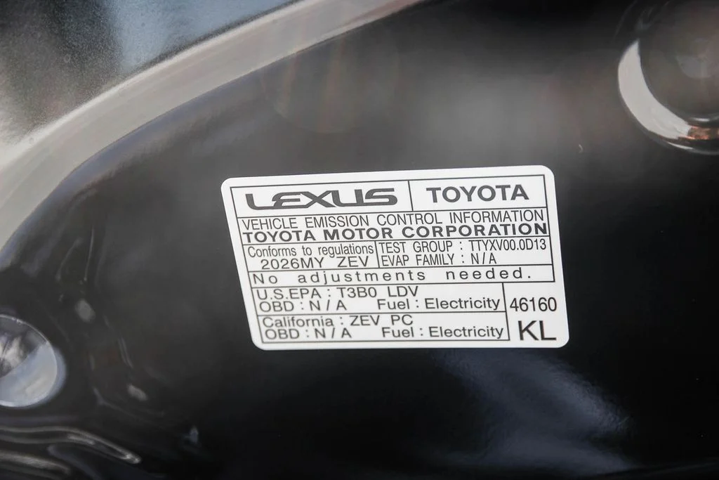 New 2026 Iridium and Black Onyx Lexus  550e F SPORT AWD image 27