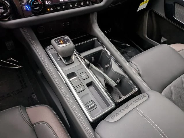 New 2026 Everest White Pearl TriCoat / Super Black Two-tone Nissan Platinum image 24