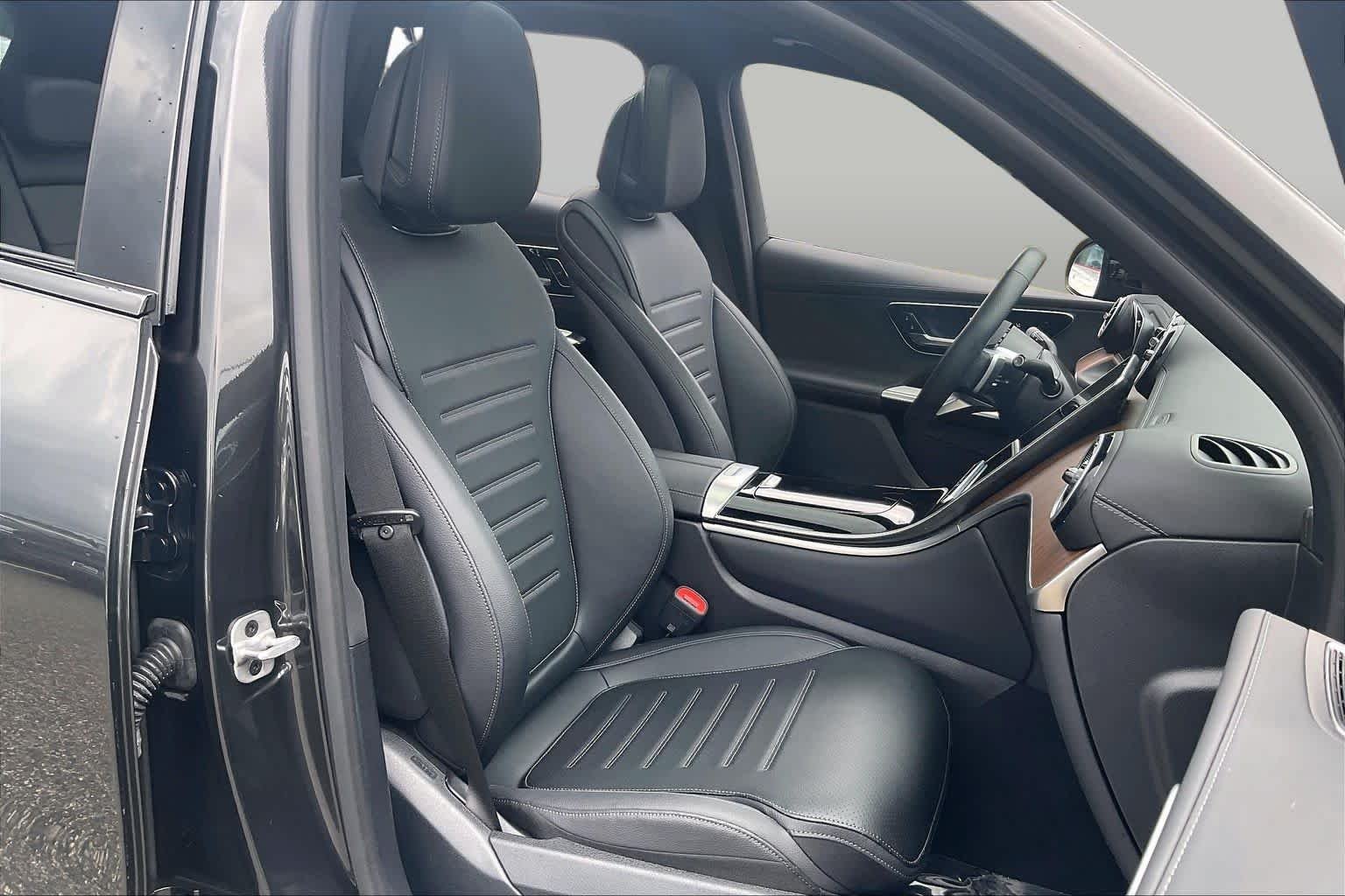 Used 2024 Graphite Grey Metallic Mercedes-Benz GLC 300 image 8