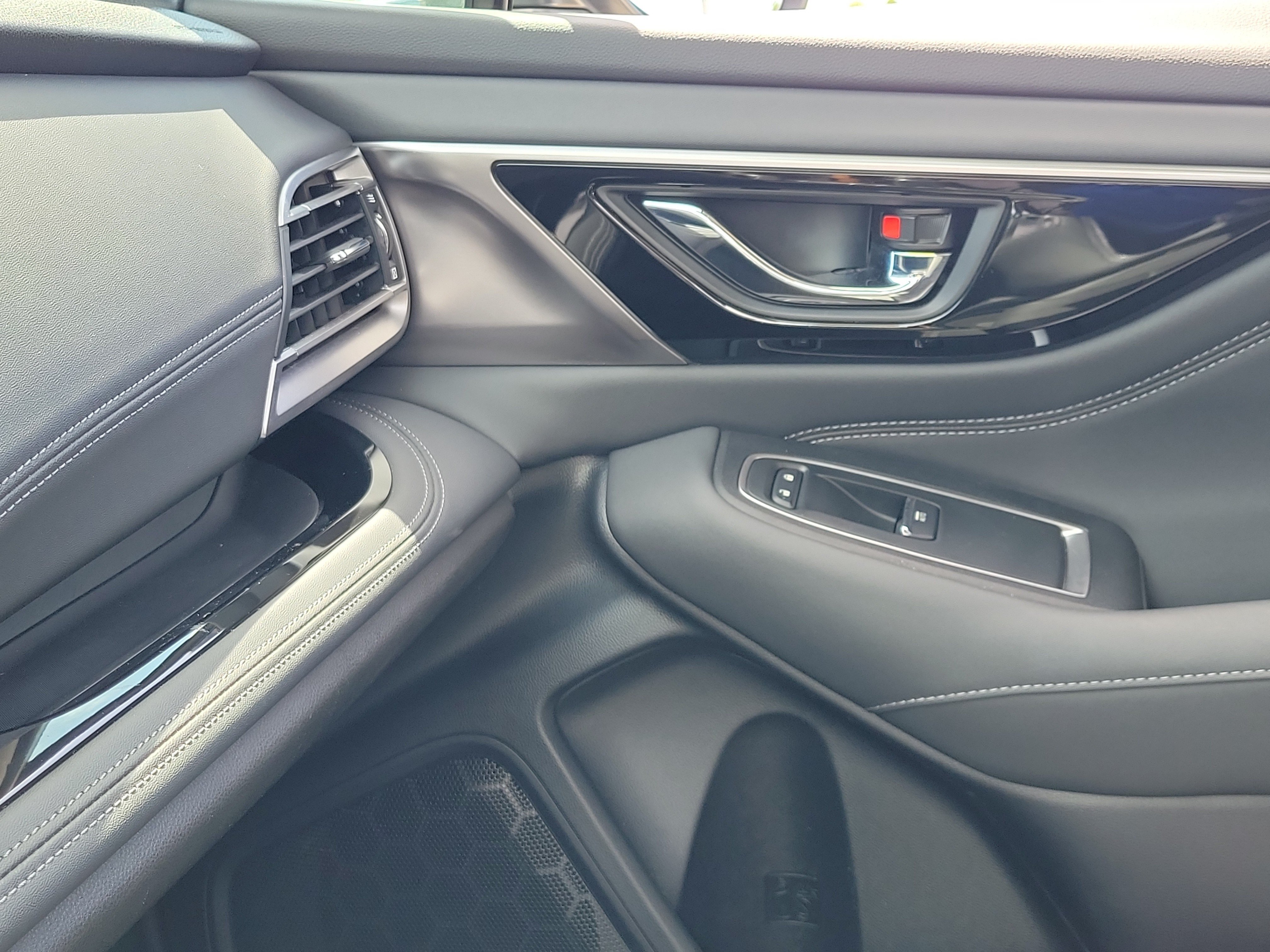 Used 2024 Crystal White Pearl Subaru Touring image 29