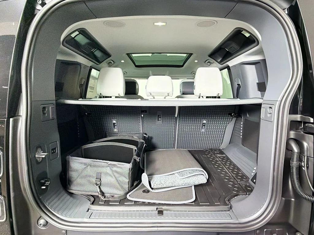 New 2026 Carpathian Grey Land Rover X-Dynamic SE image 28