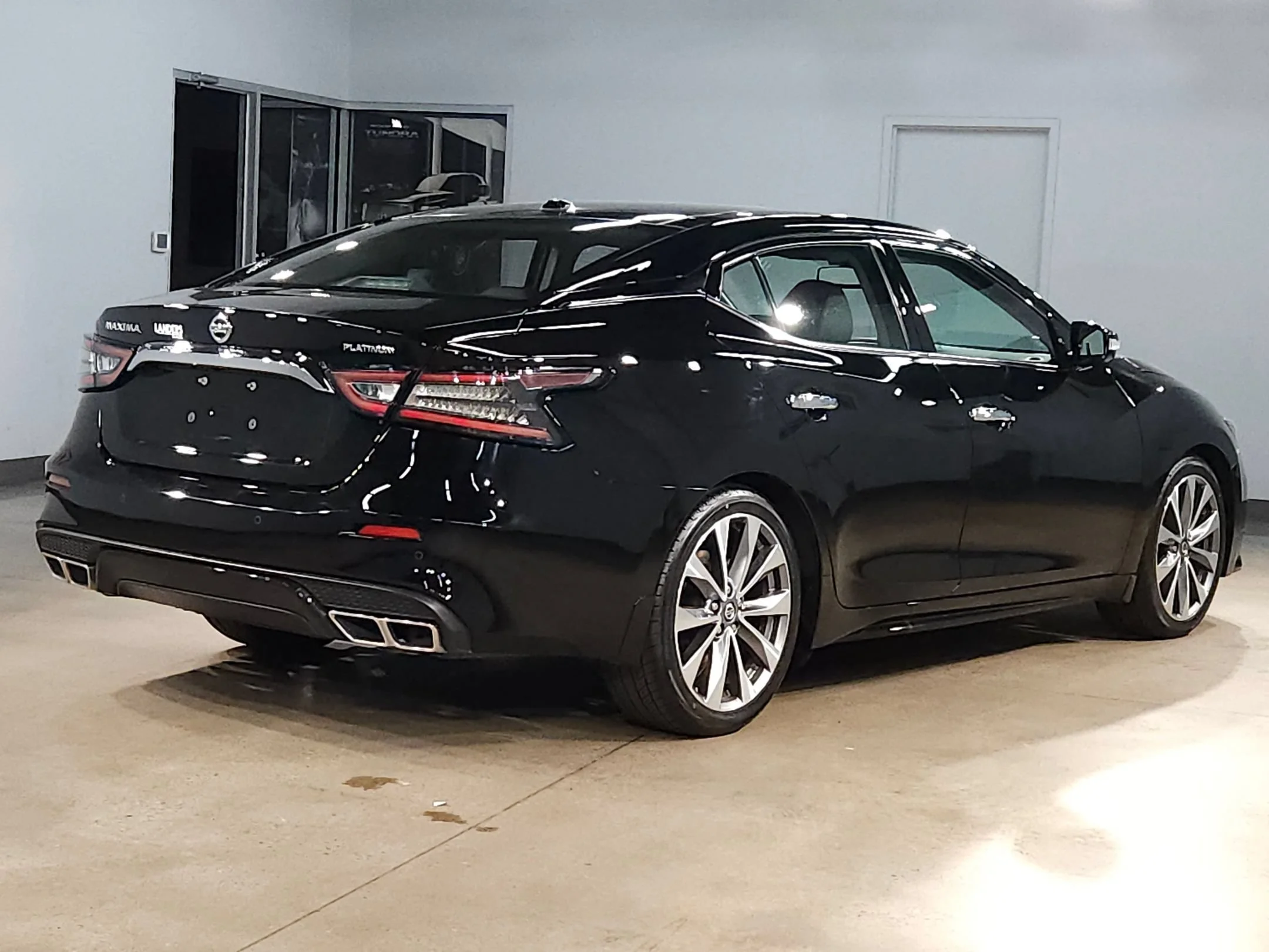 Used 2020 Super Black Nissan Platinum image 7