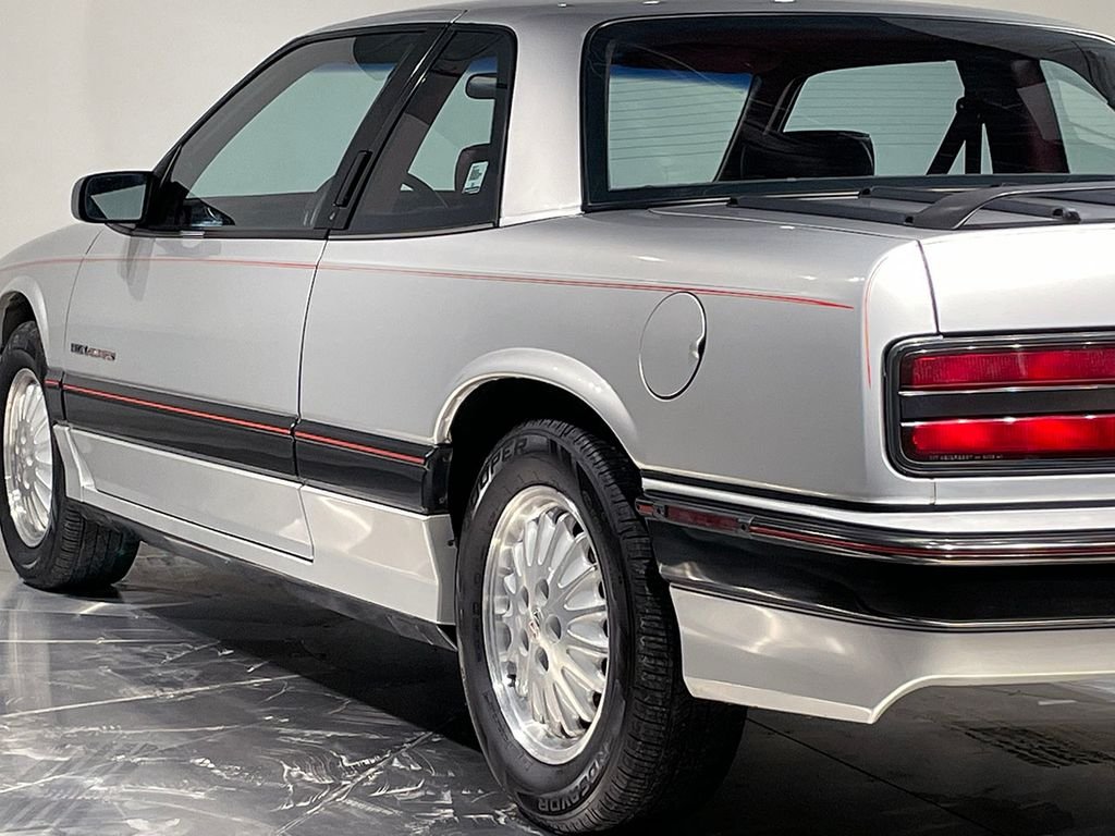 Used 1991  Buick Custom image 38