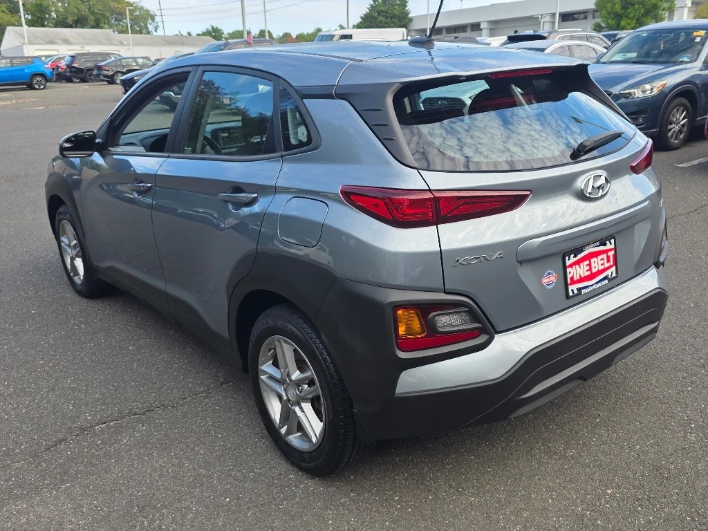 Used 2020 Sonic Silver Hyundai SE image 13