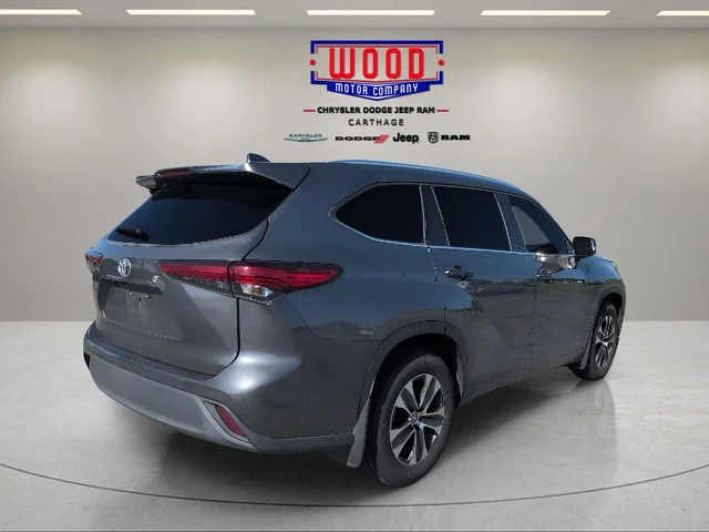 Used 2021 Magnetic Gray Metallic Toyota XLE image 4