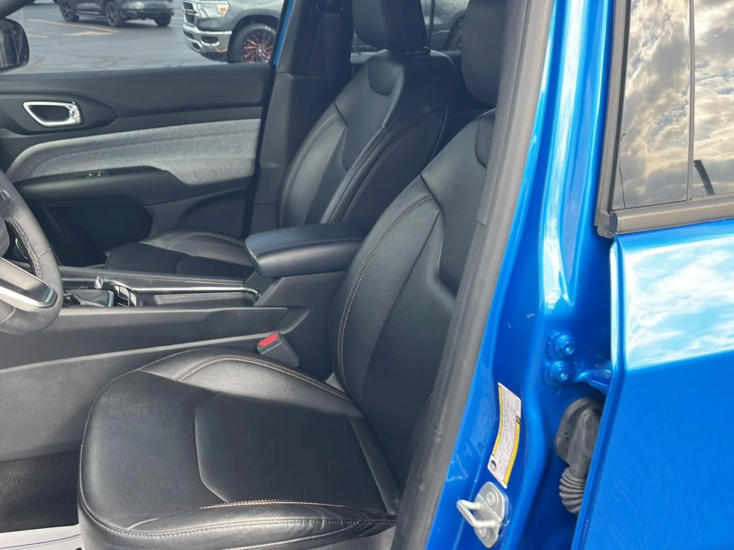 Used 2024 Hydro Blue Pearlcoat Jeep Latitude Lux image 19