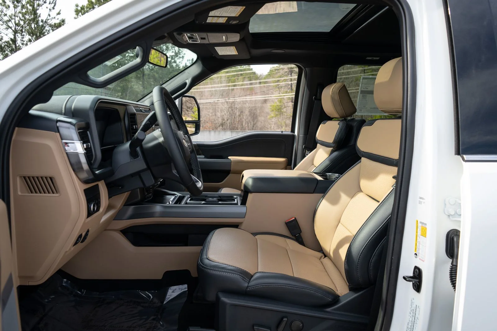 New 2026 Star White Metallic Tri-Coat Ford F-250® Lariat® image 27