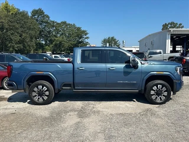 Used 2024  GMC Denali image 14