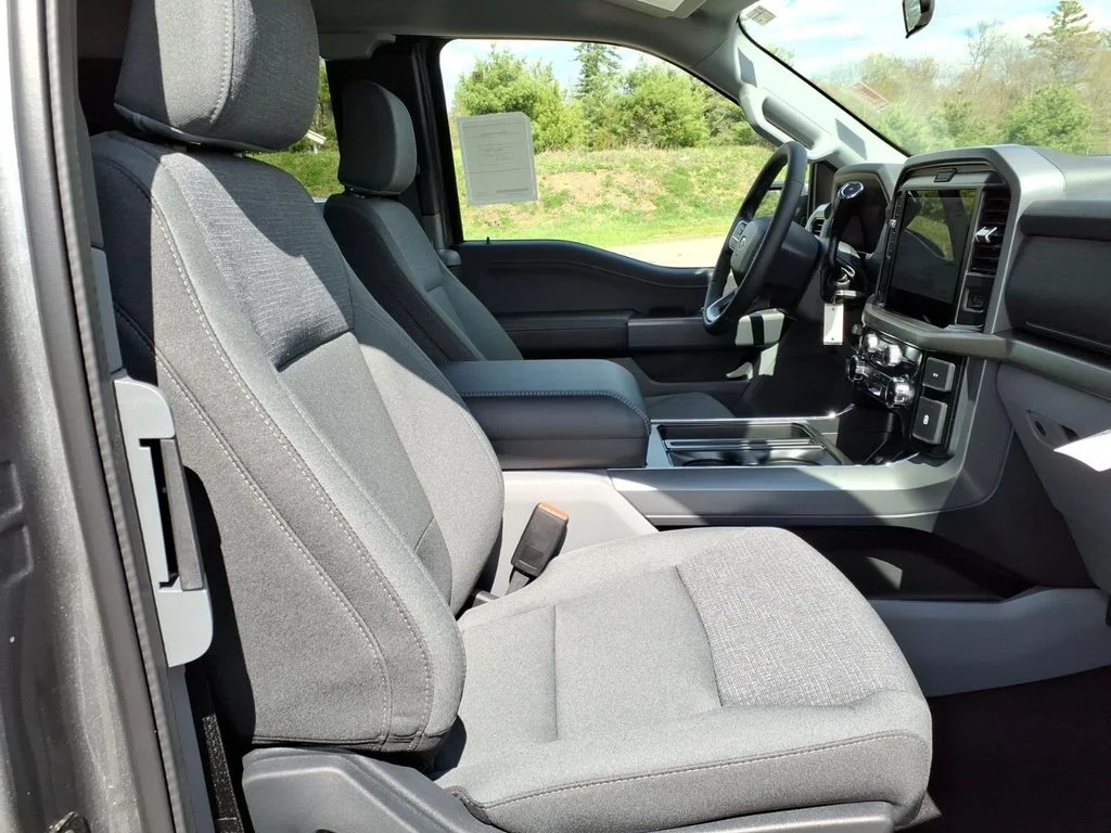 New 2026 Carbonized Gray Metallic Ford XLT image 11
