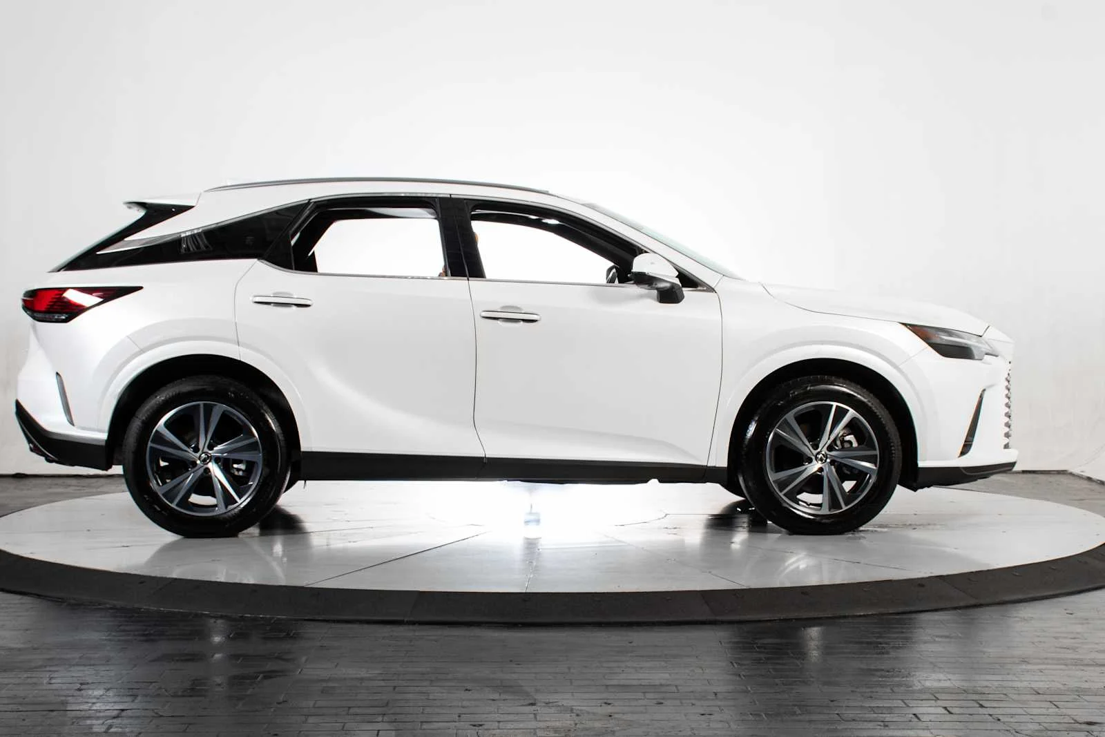 Used 2025 Eminent White Pearl Lexus Premium image 8