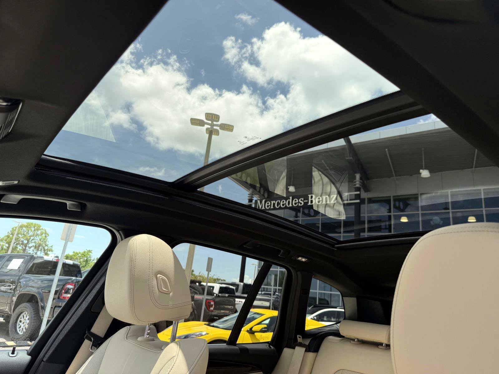 Used 2022 Mineral White Metallic BMW sDrive30i image 24
