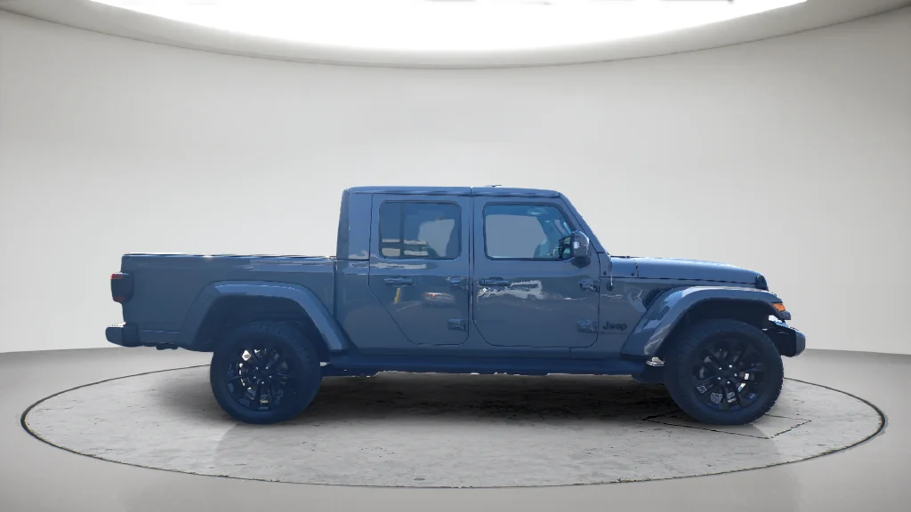 Used 2022 Gray Jeep Overland image 4