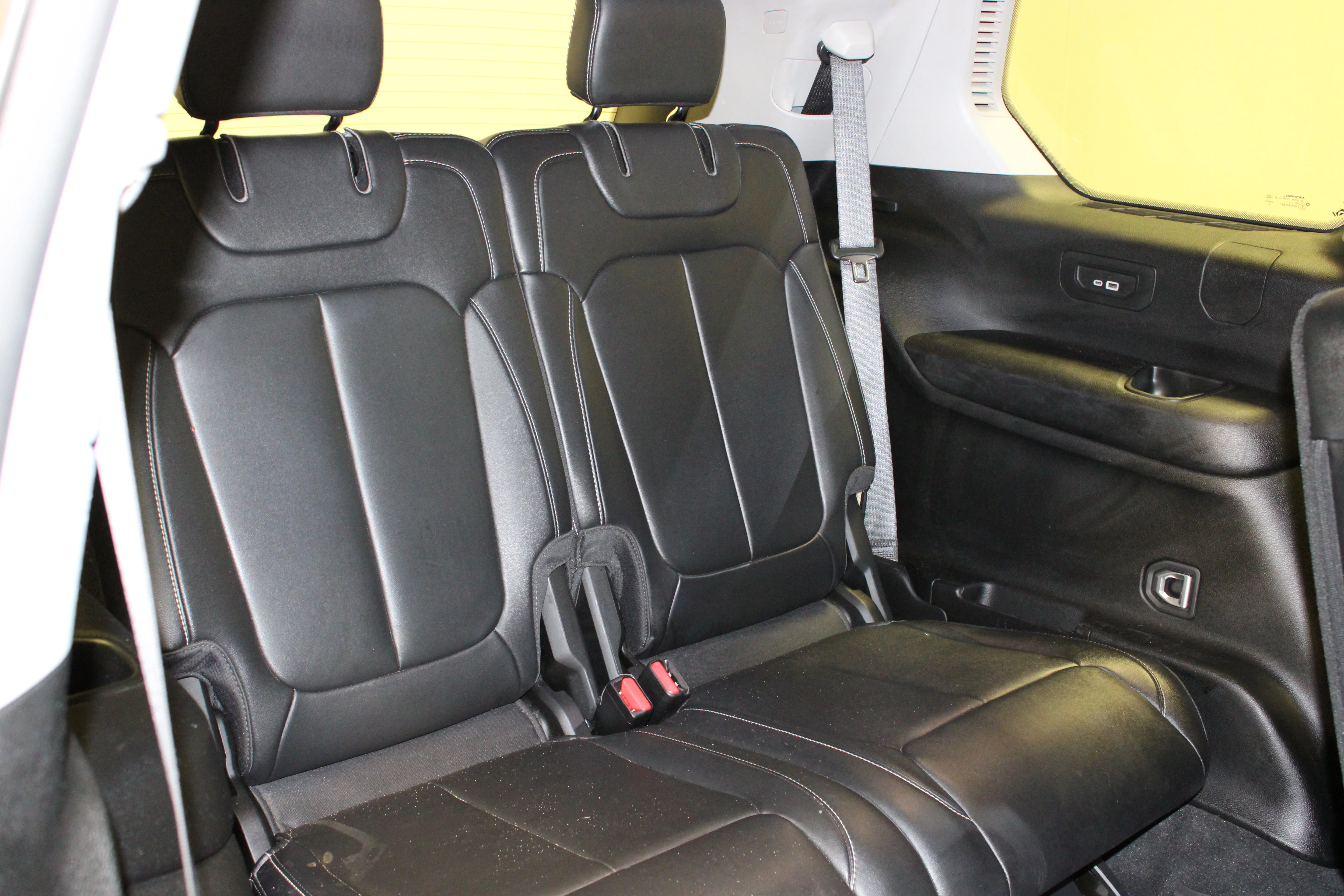 Used 2022 Diamond Black Crystal Pearlcoat Jeep Limited image 18