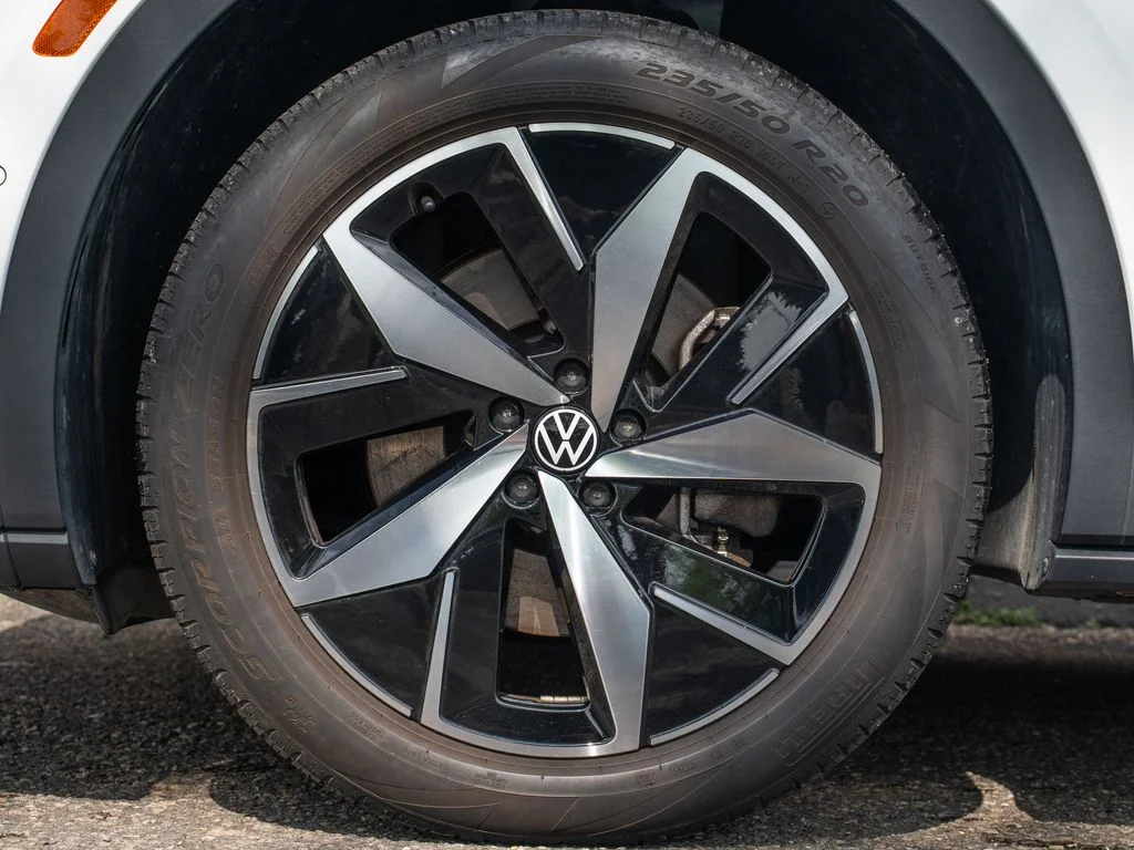 Used 2023 White Volkswagen Pro S image 12