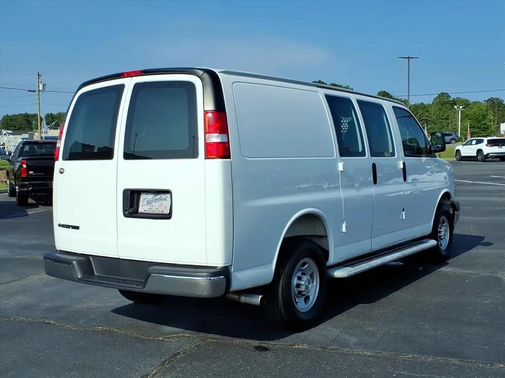 Used 2025 Summit White Chevrolet WT image 15